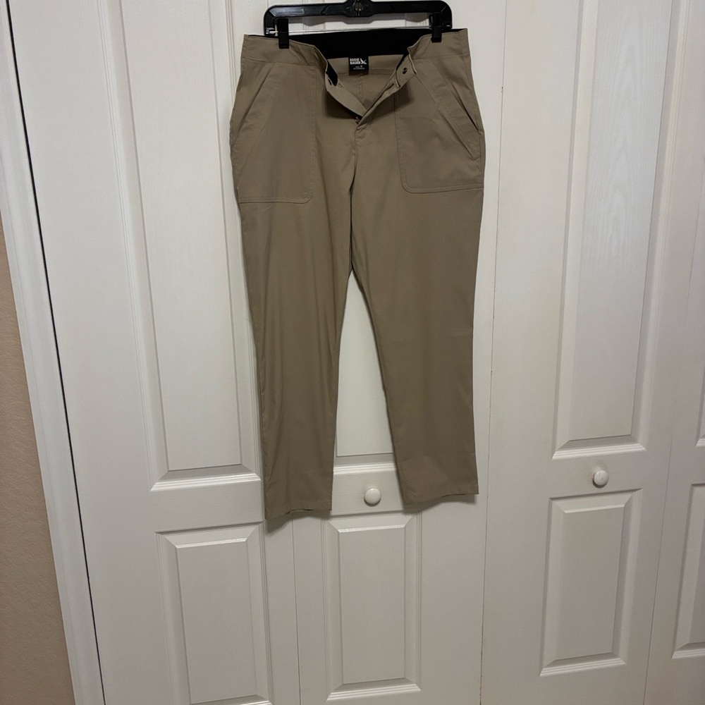 Classic Eddie Bauer chinos . Side zipper pockets 
Never worn 
27” crotch to hem
